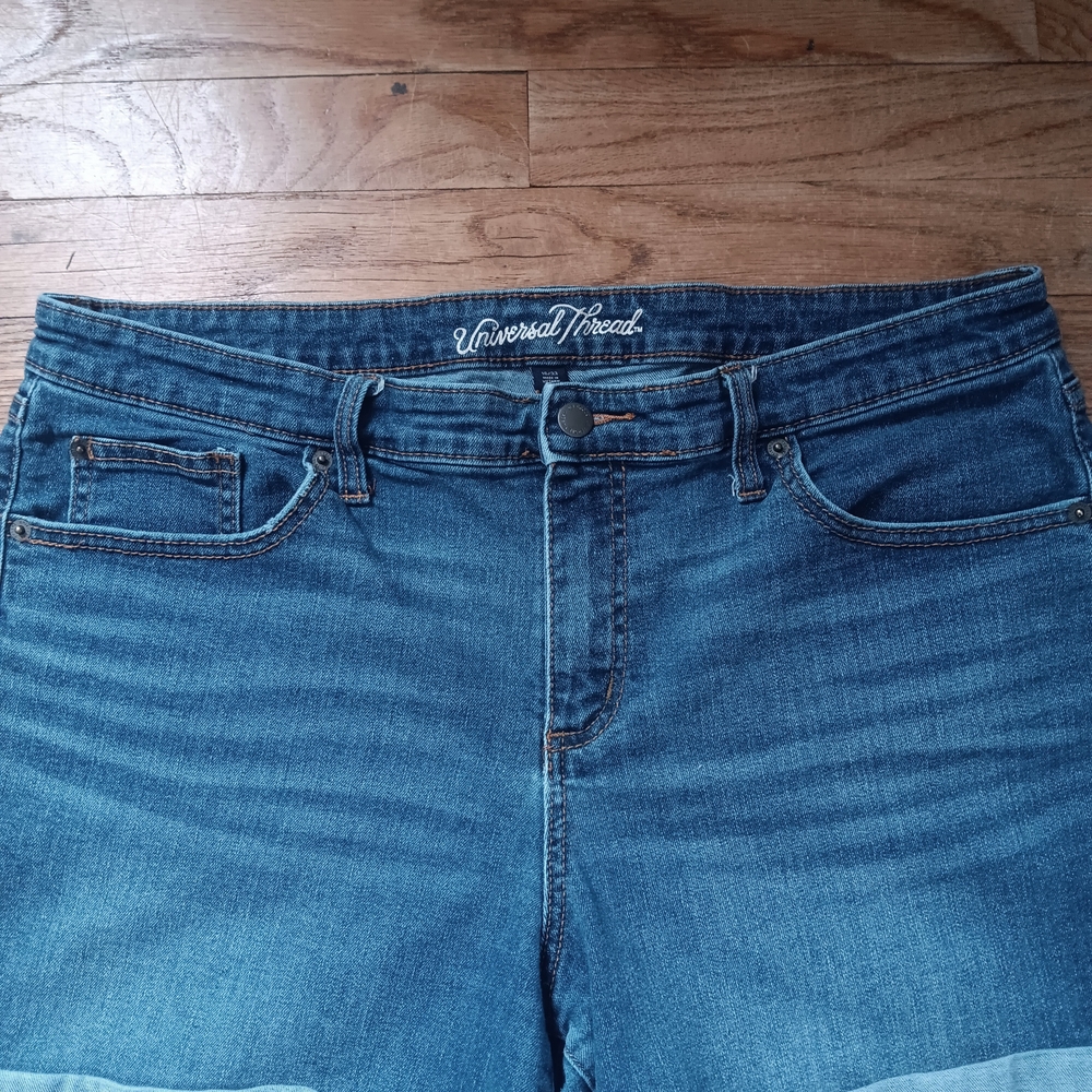 Universal Thread Women's Faded Blue Denim Roll Up Jean Shorts 16/33 - Picture 3 of 12